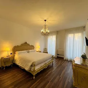 https://apt-madoneta.hotelslidodijesolo.com